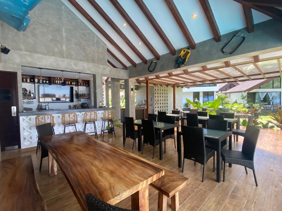 Amila Dive Beach Resort Sipalay Buitenkant foto